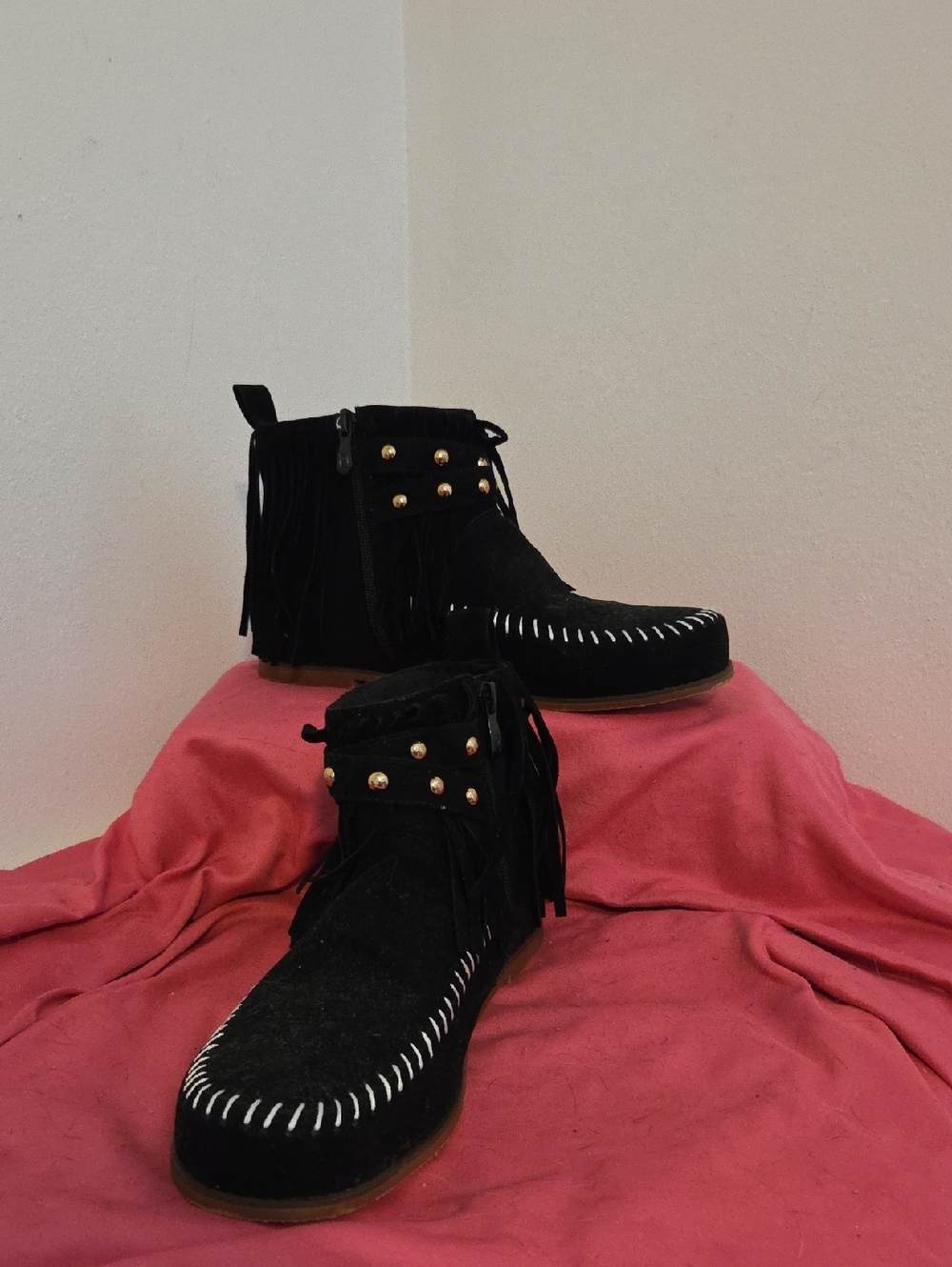 EUC Shein Faux Moccasins With Stiching, Fringe And Metal Accents